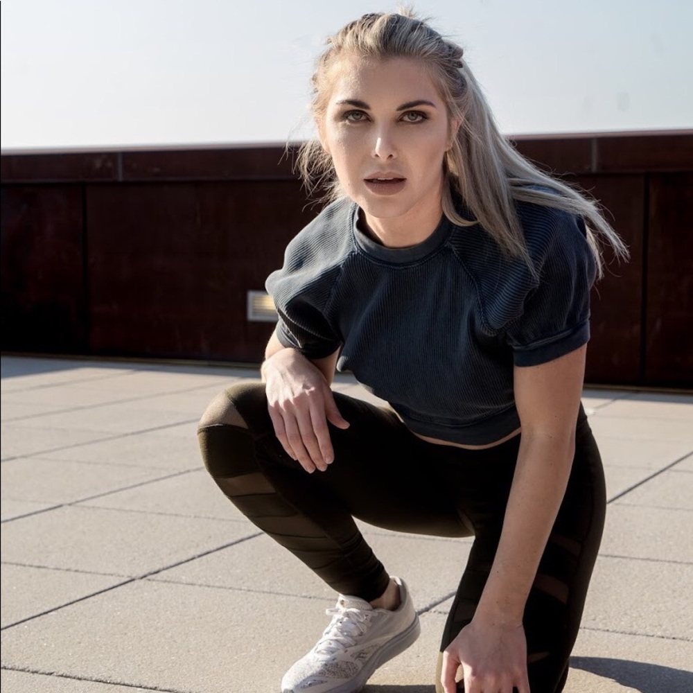 🌊 Urban Outfitters Dark Blue crop Top Puff Sleeve